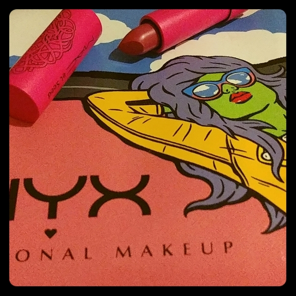 Brand New MAC Lipstick - Picture 1 of 1